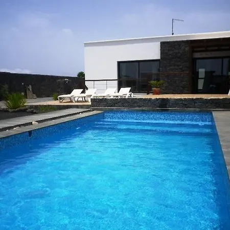 Preciosa Playa Blanca (Lanzarote)